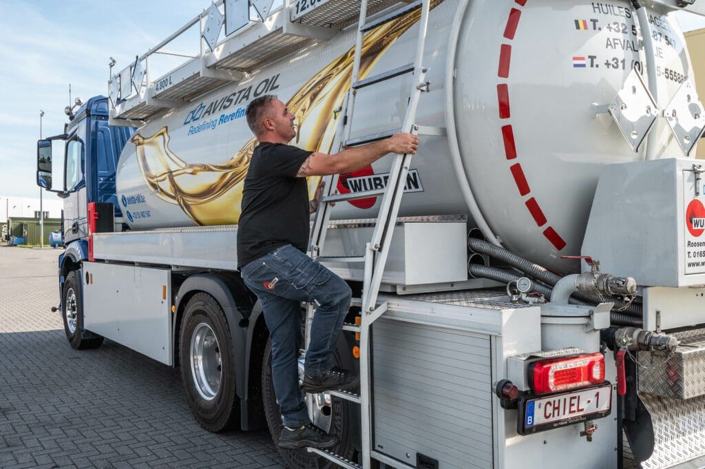 Vanachter het stuur naar een duurzamere toekomst: Ontmoet onze chauffeur Frank