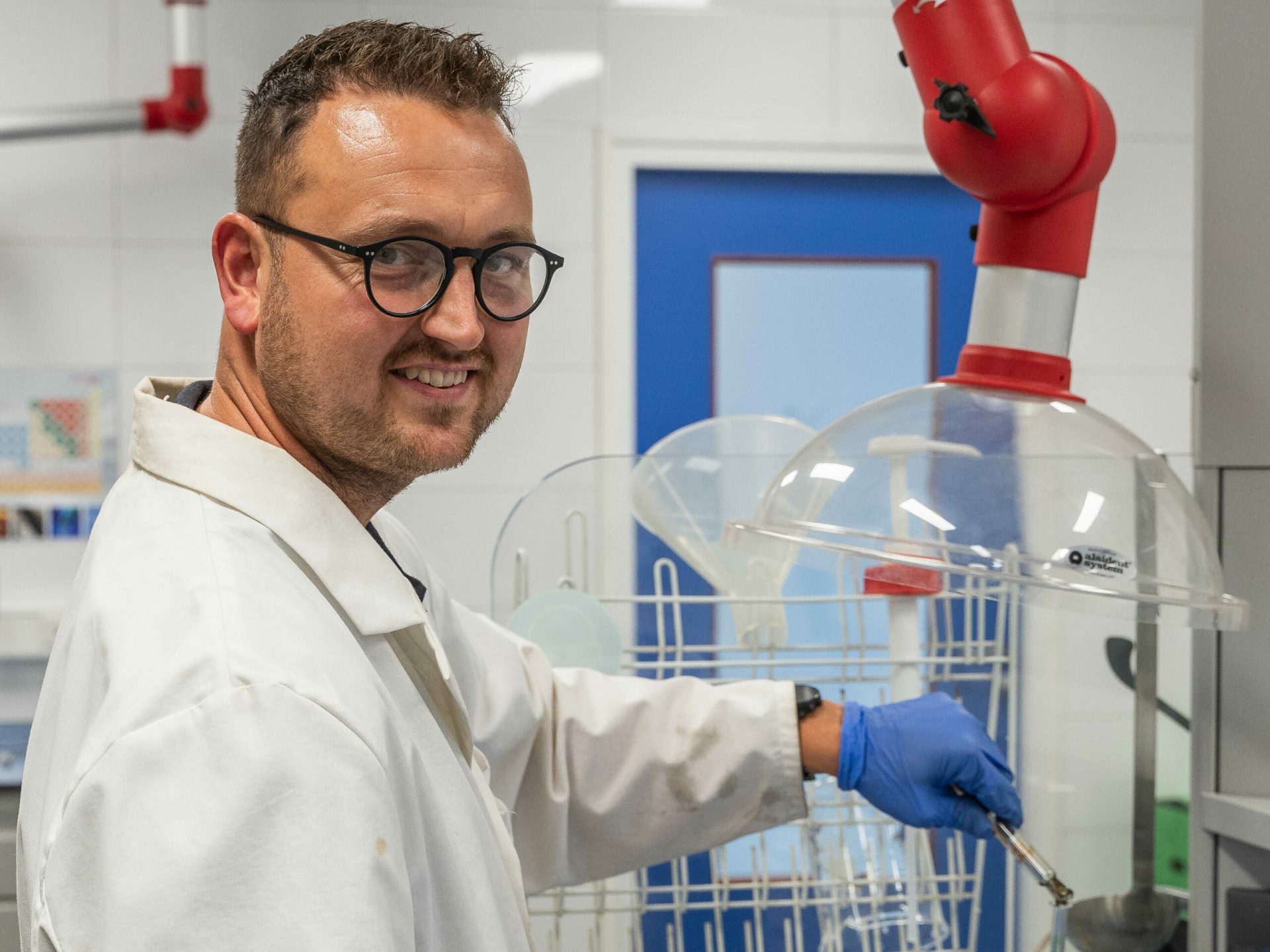 Achter de schermen bij AVISTA OIL B.V. maak je kennis met onze lab medewerker Michael